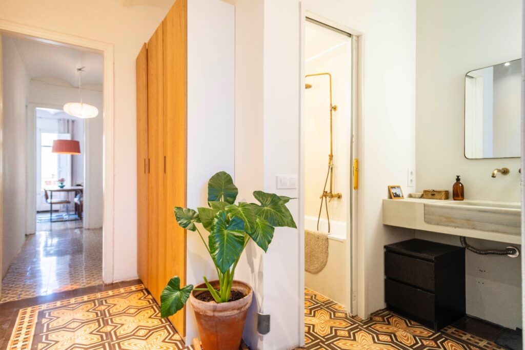 Tu hogar perfecto en Sants: luminoso, tranquilo y con balcón
