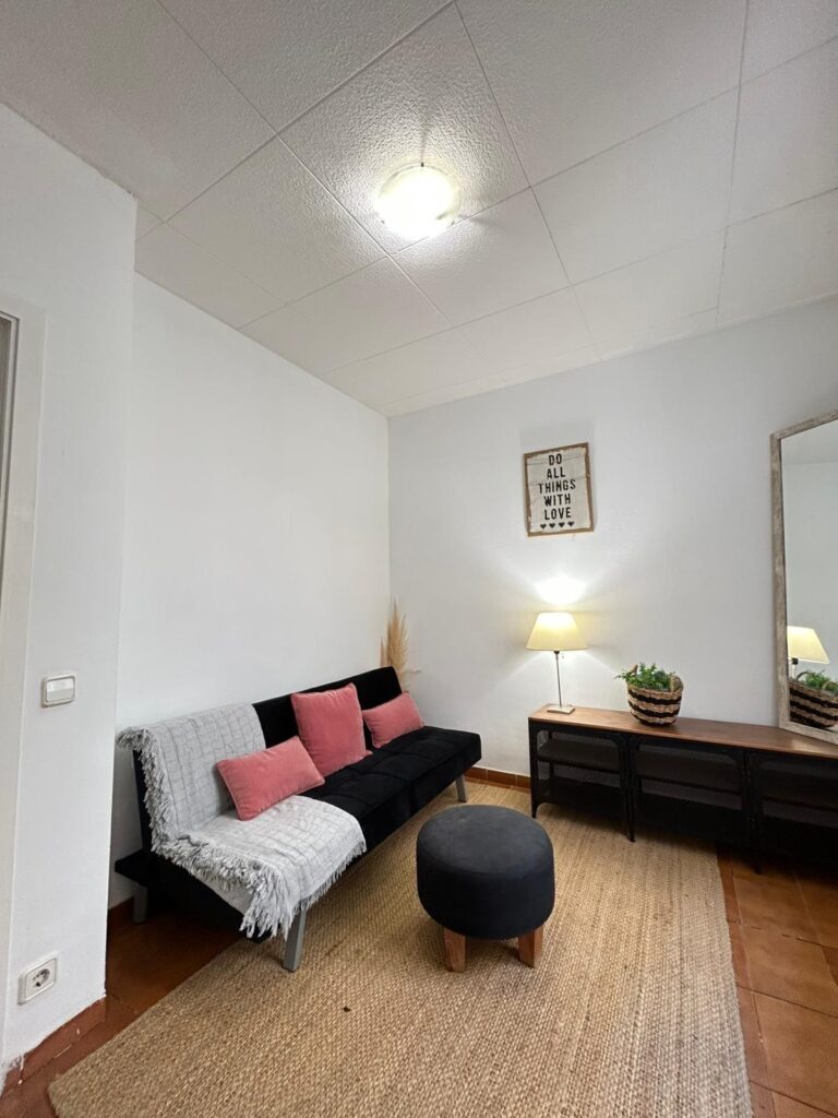 Piso de 3 habitaciones a 1 minuto del metro en La Nova Esquerra