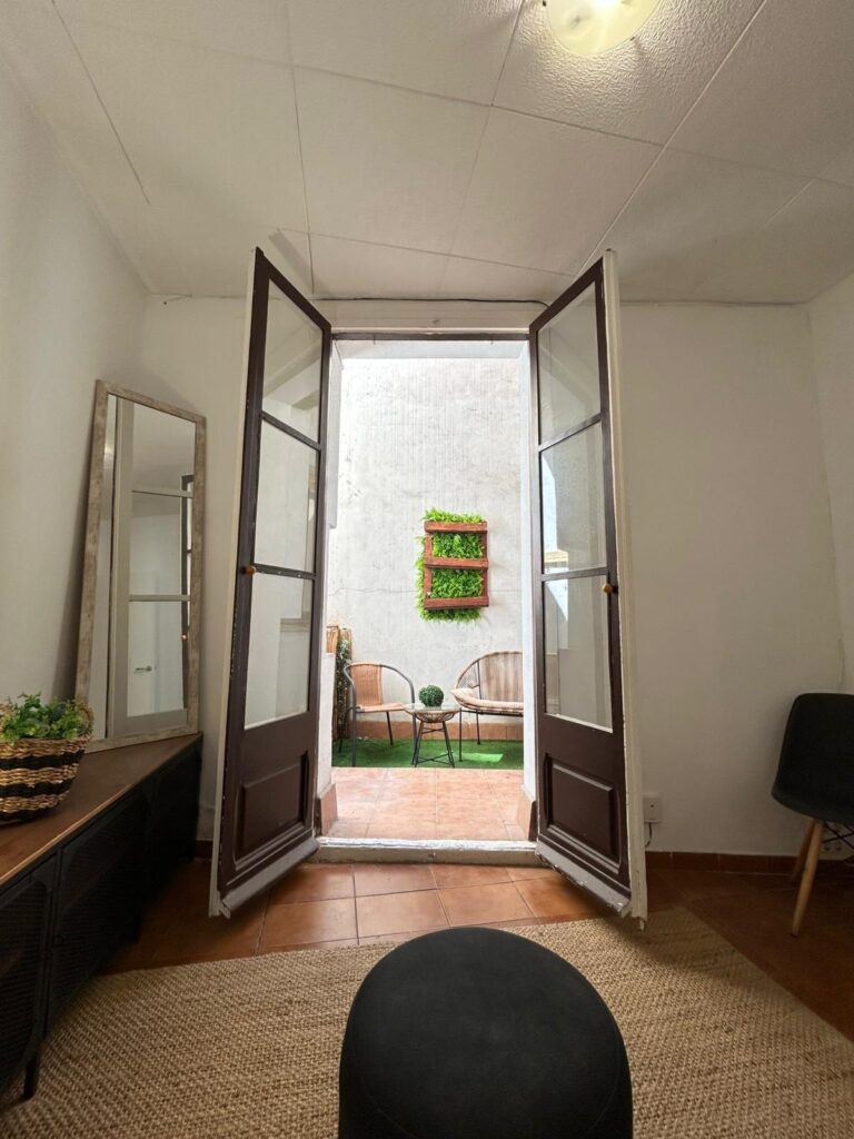 Piso de 3 habitaciones a 1 minuto del metro en La Nova Esquerra