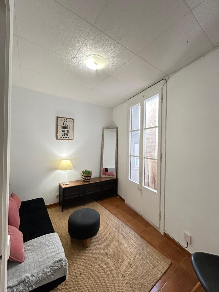 Piso de 3 habitaciones a 1 minuto del metro en La Nova Esquerra