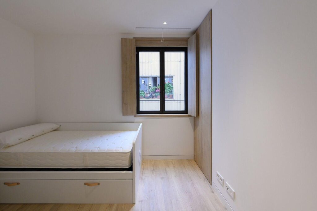 2-bedroom flat with terrace in El Gòtic