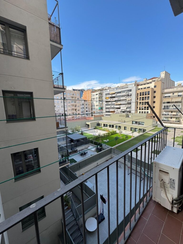 Muy luminoso 2 Habitaciones Eixample