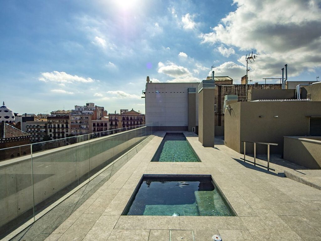 Pis de 4 habitacions amb piscina a Eixample