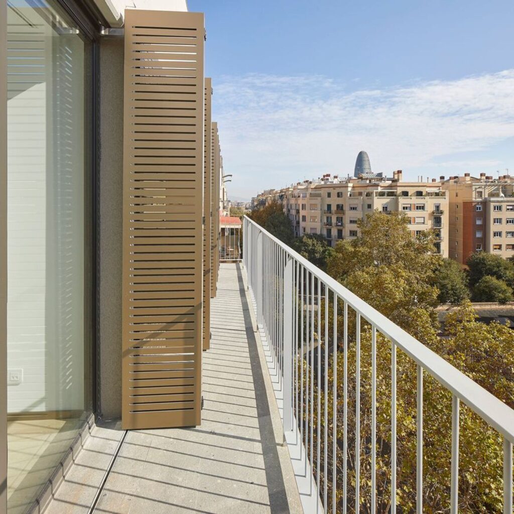Pis de 4 habitacions amb piscina a Eixample