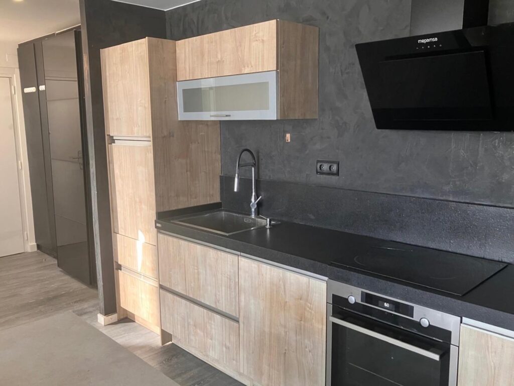 Ático reformado con terraza de 25 m² y 2 habitaciones